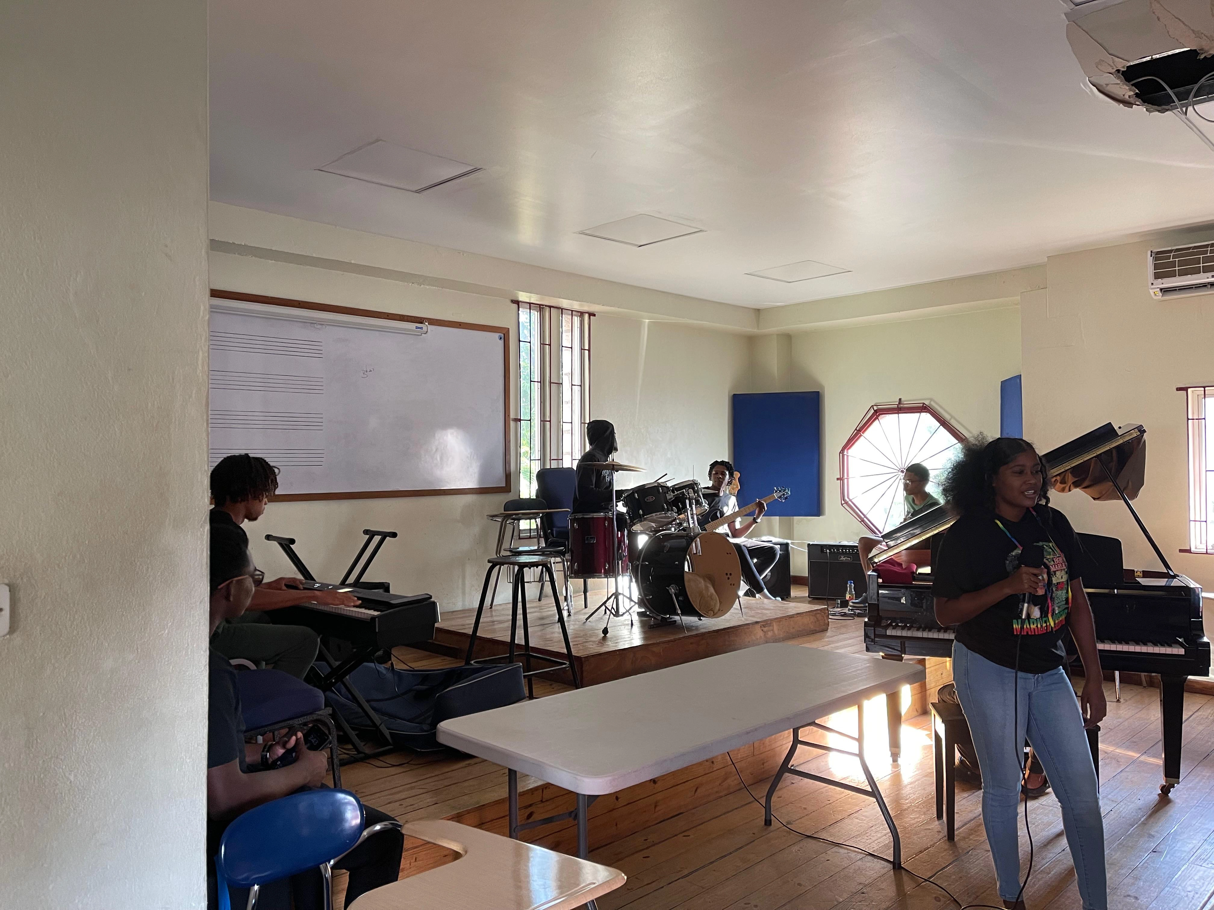 Mesh Marina rehersing for a live show