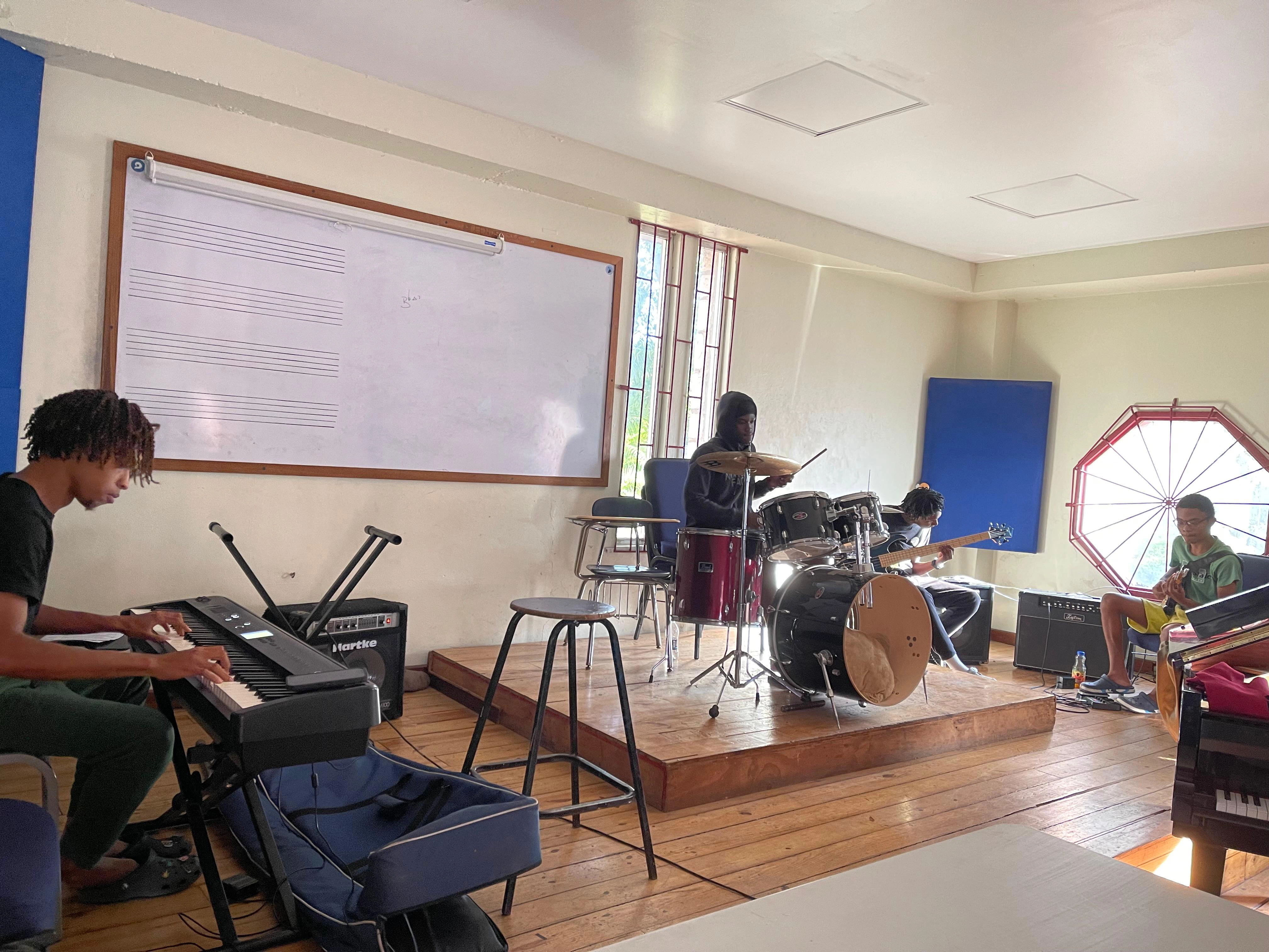 Mesh Marina rehersing for a live show