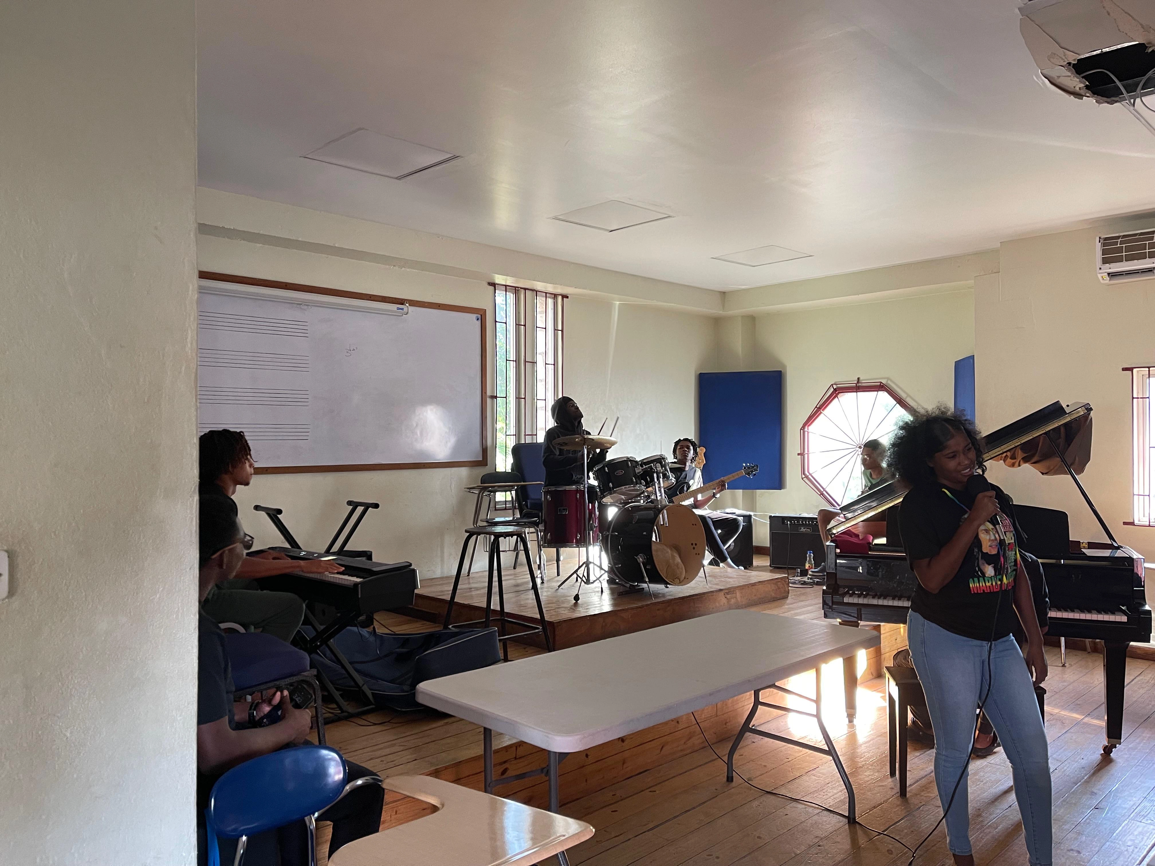 Mesh Marina rehersing for a live show